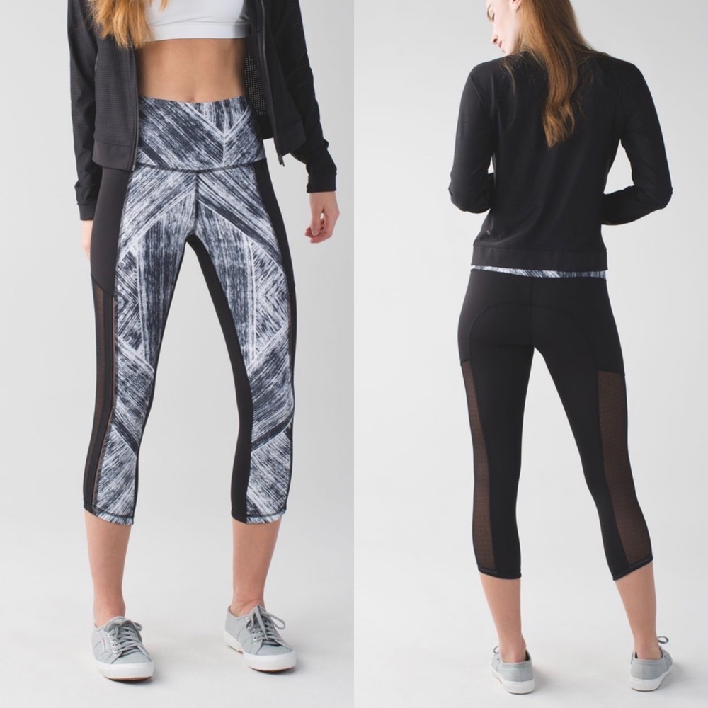 Lululemon Hot To Street Crop
Heat Wave White Black / Black Size 4